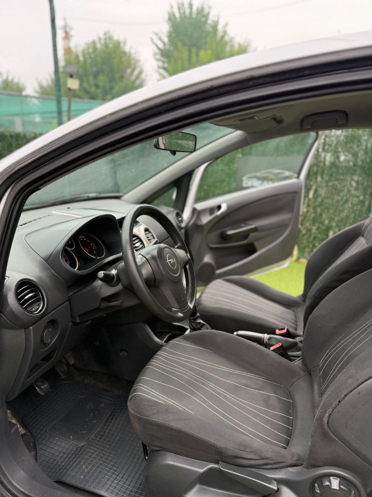 Opel CORSA 2008 1.2 BENZINA NEOPATENTATI COUPE