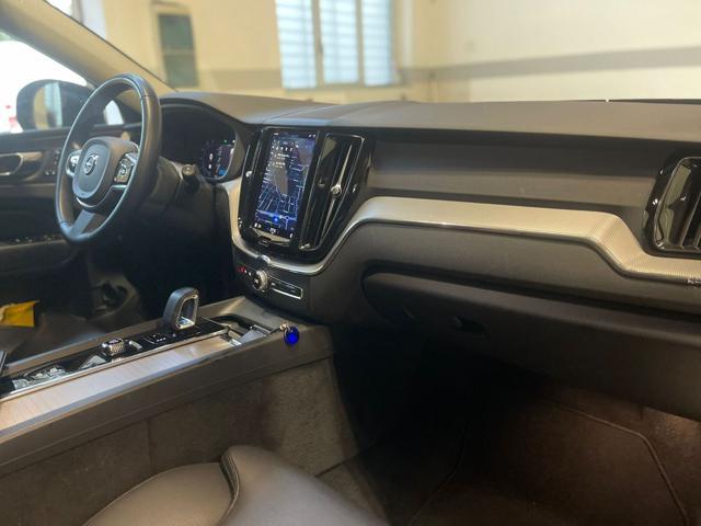 VOLVO XC60 B4 (d) AWD automatico Plus Bright