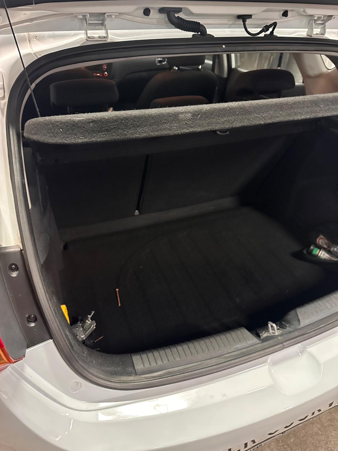 Kia Ceed cee'd 1.4 GPL 5 2013
