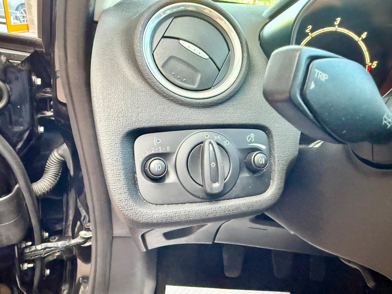 Ford Fiesta 1.5 TDCi 75CV Neopatentati