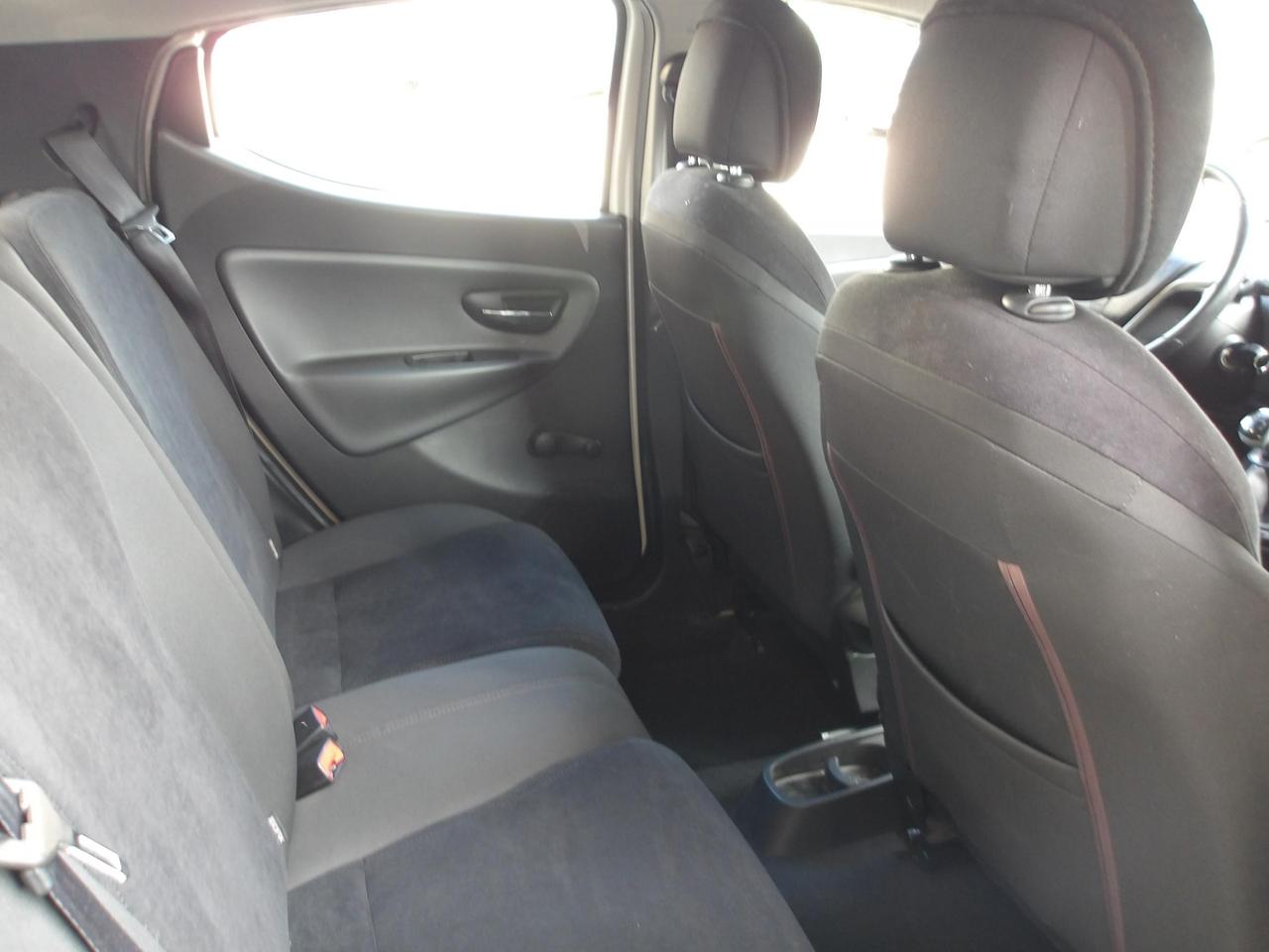 Lancia Ypsilon 5 Porte Ypsilon 1.2 8v Silver s&s 69cv