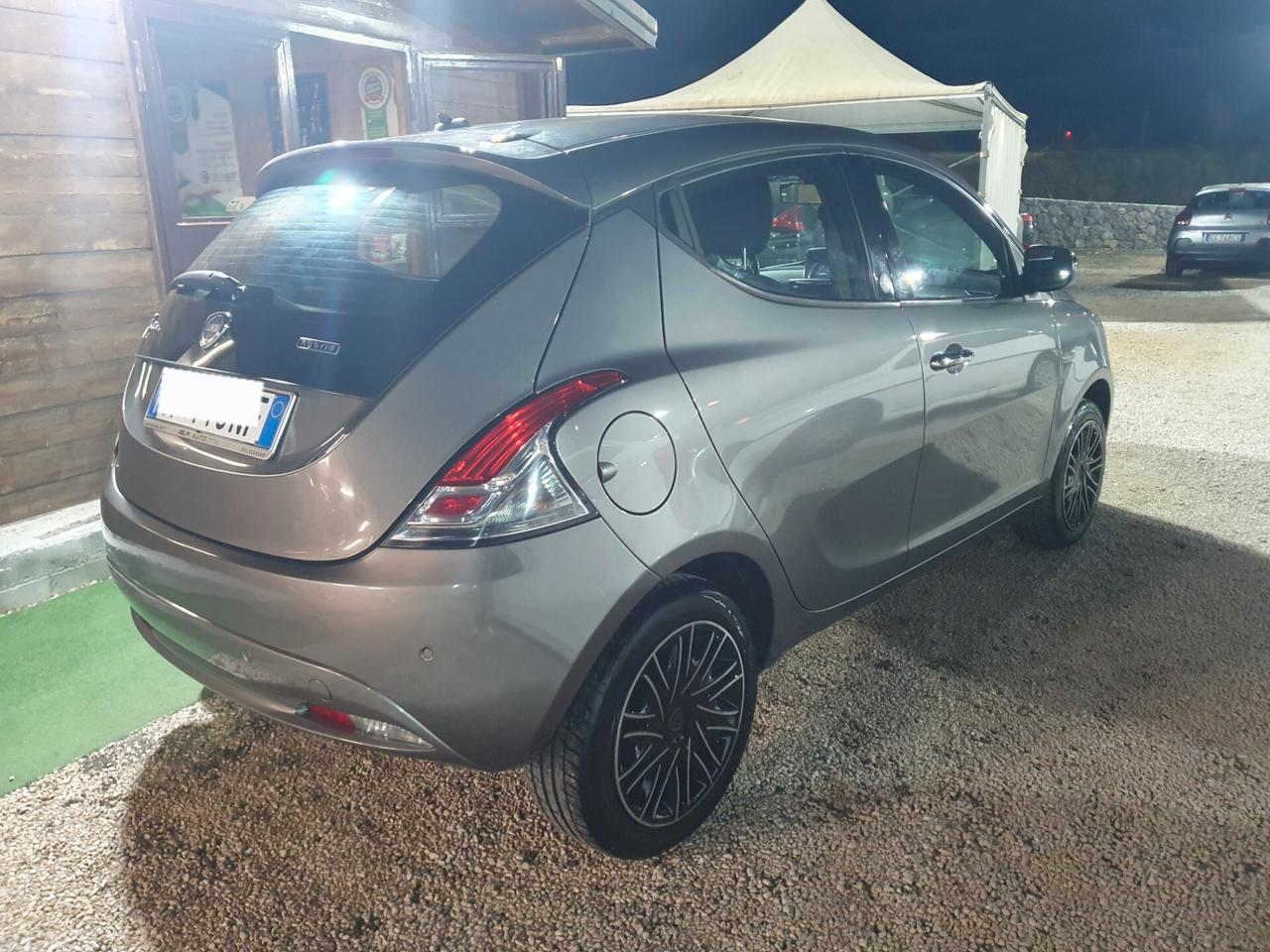 Lancia Ypsilon 1.0 FireFly 5 porte S&S Hybrid Ecochic Gold