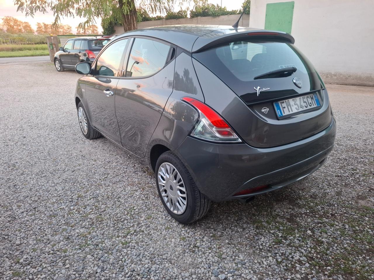 Lancia Ypsilon 1.2 69 CV 5 porte Silver