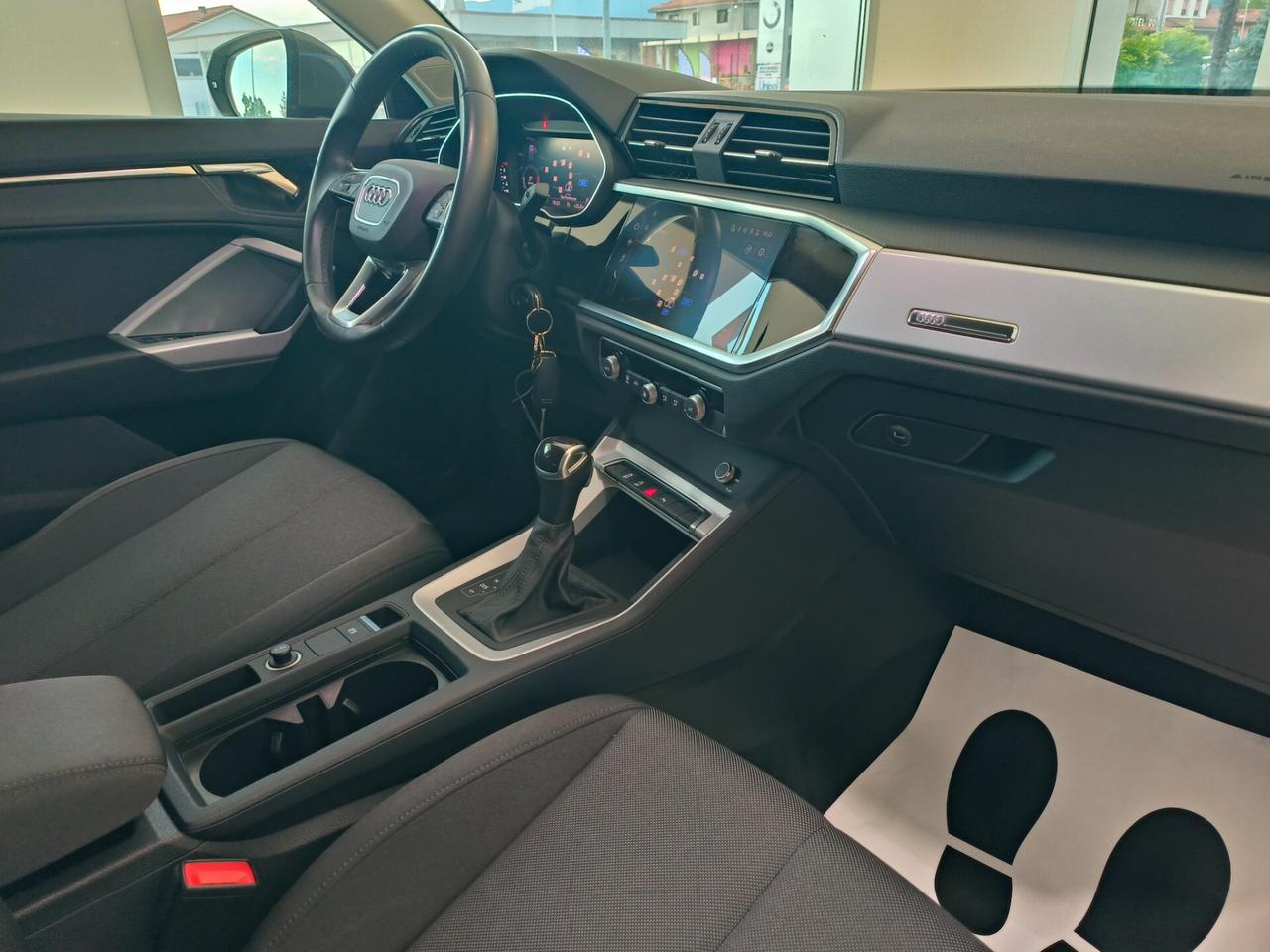 Audi Q3 35 TDI S tronic Business