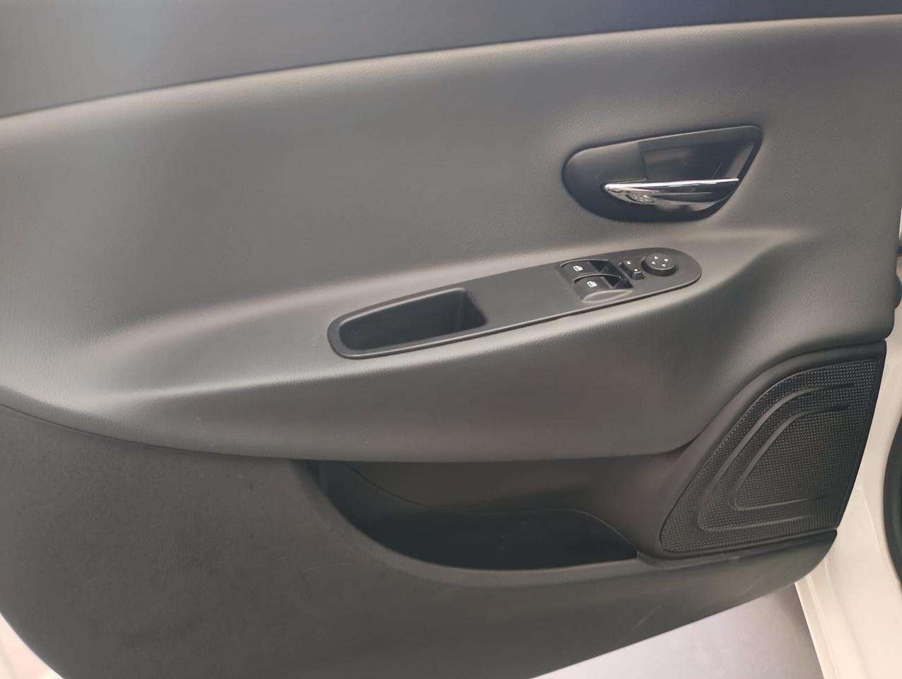 Lancia Ypsilon 1.2 69 CV Unyca