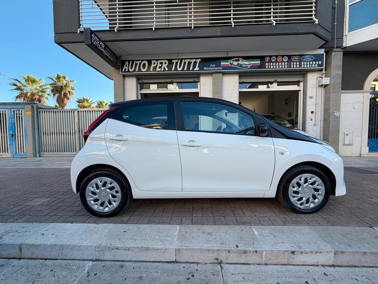 Toyota Aygo Connect 1.0 72 CV 5p 9000KM!!!