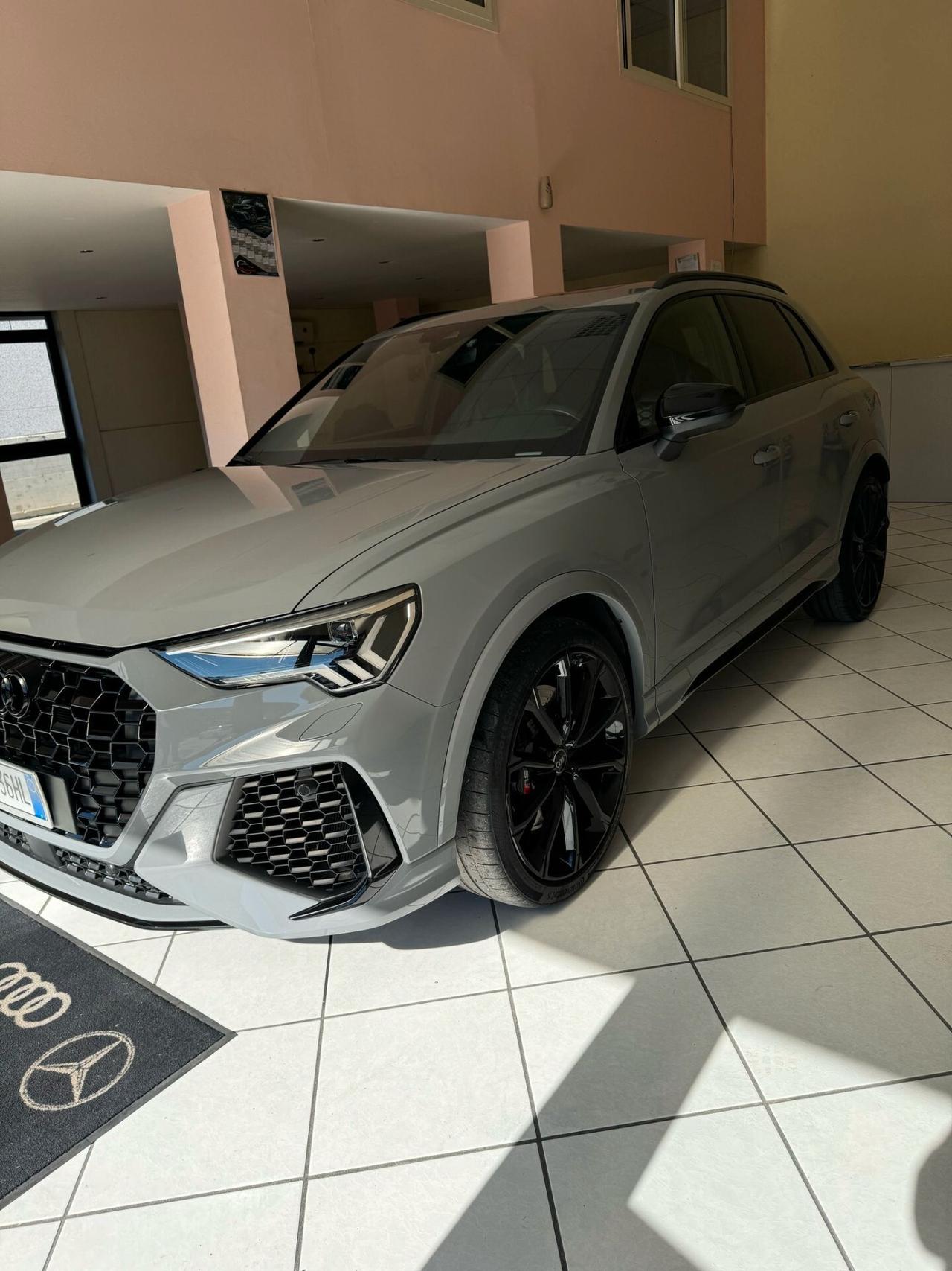 Audi Q3 RS quattro S tronic