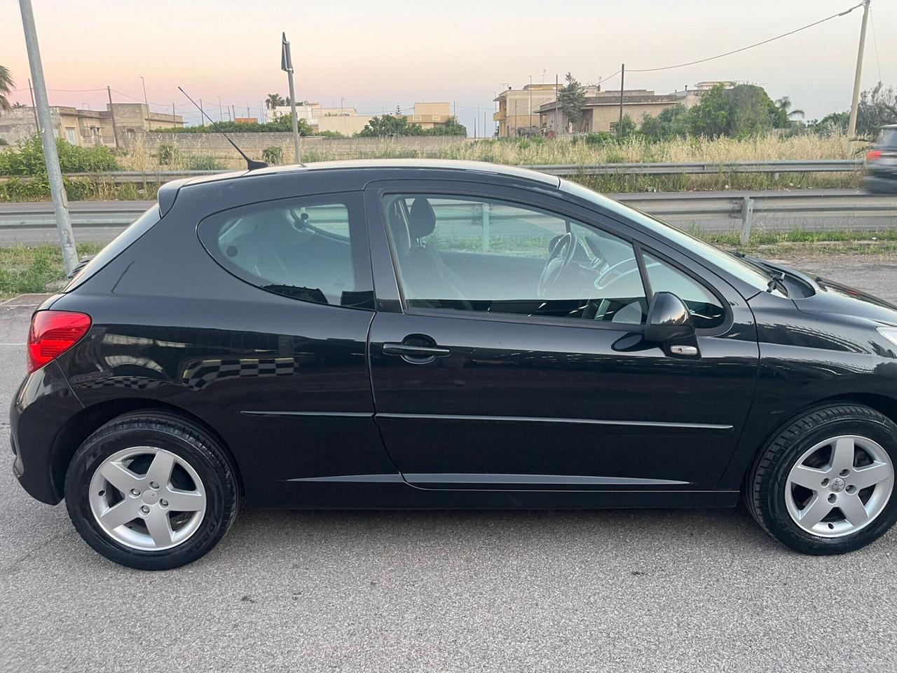 Peugeot 207 1.4 8V X Line - 2009