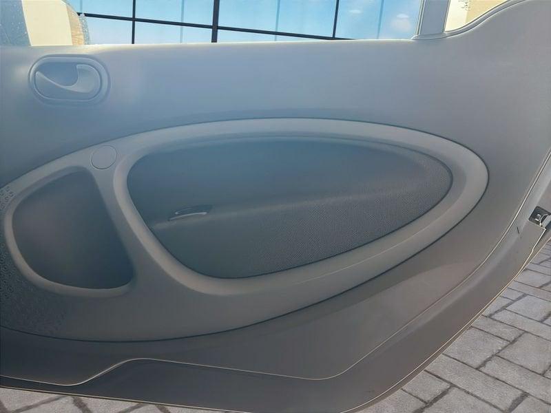 smart fortwo fortwo EQ Pure 22 KW