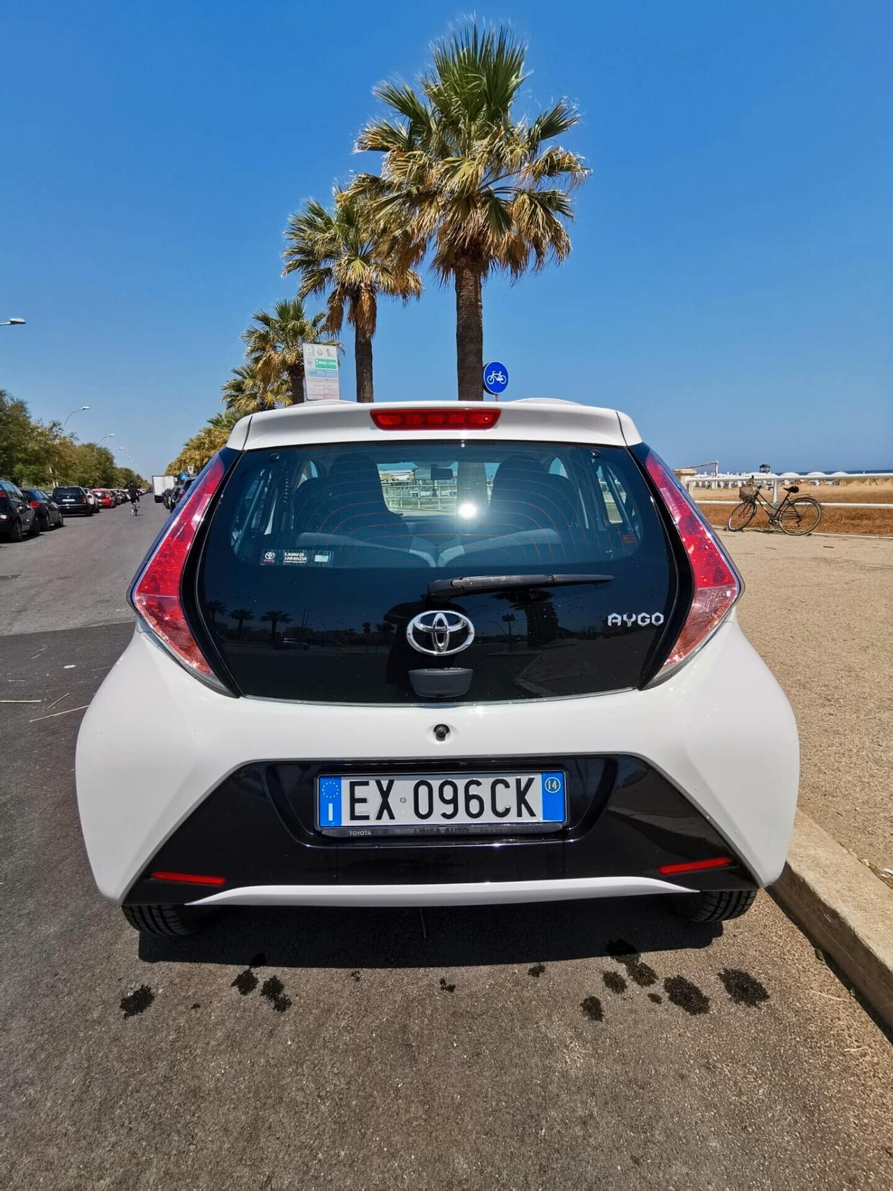 Toyota Aygo 1.0 VVT-i 69 CV 5 porte x-cool 10/2014