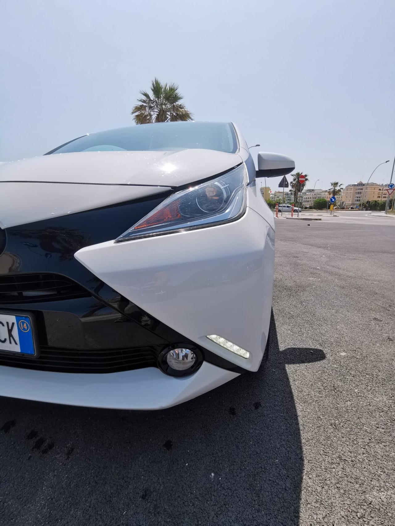 Toyota Aygo 1.0 VVT-i 69 CV 5 porte x-cool 10/2014