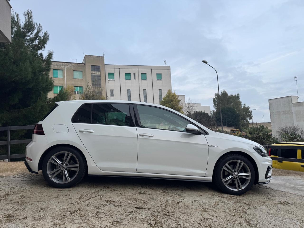 Vw Golf 2.0 TDI - R.LINE - FARI LED - 2019