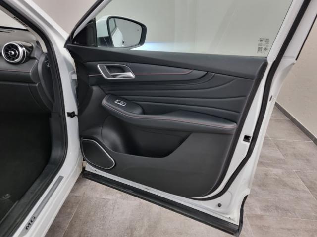 MG EHS Plug-in Hybrid Luxury