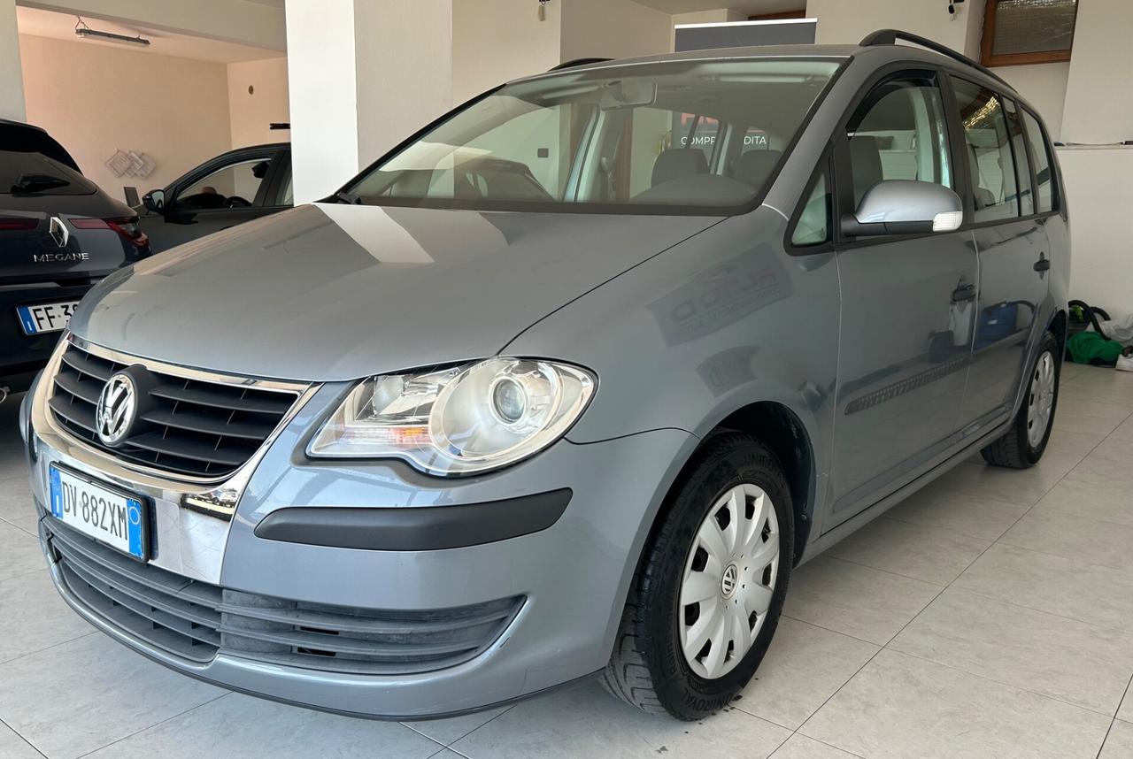 Volkswagen Touran 1.6 GPL 75 kw con gancio traino
