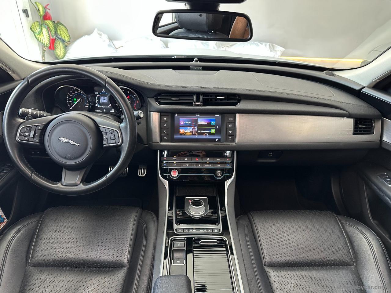 JAGUAR XF 3.0 D V6 300 CV aut. Prestige