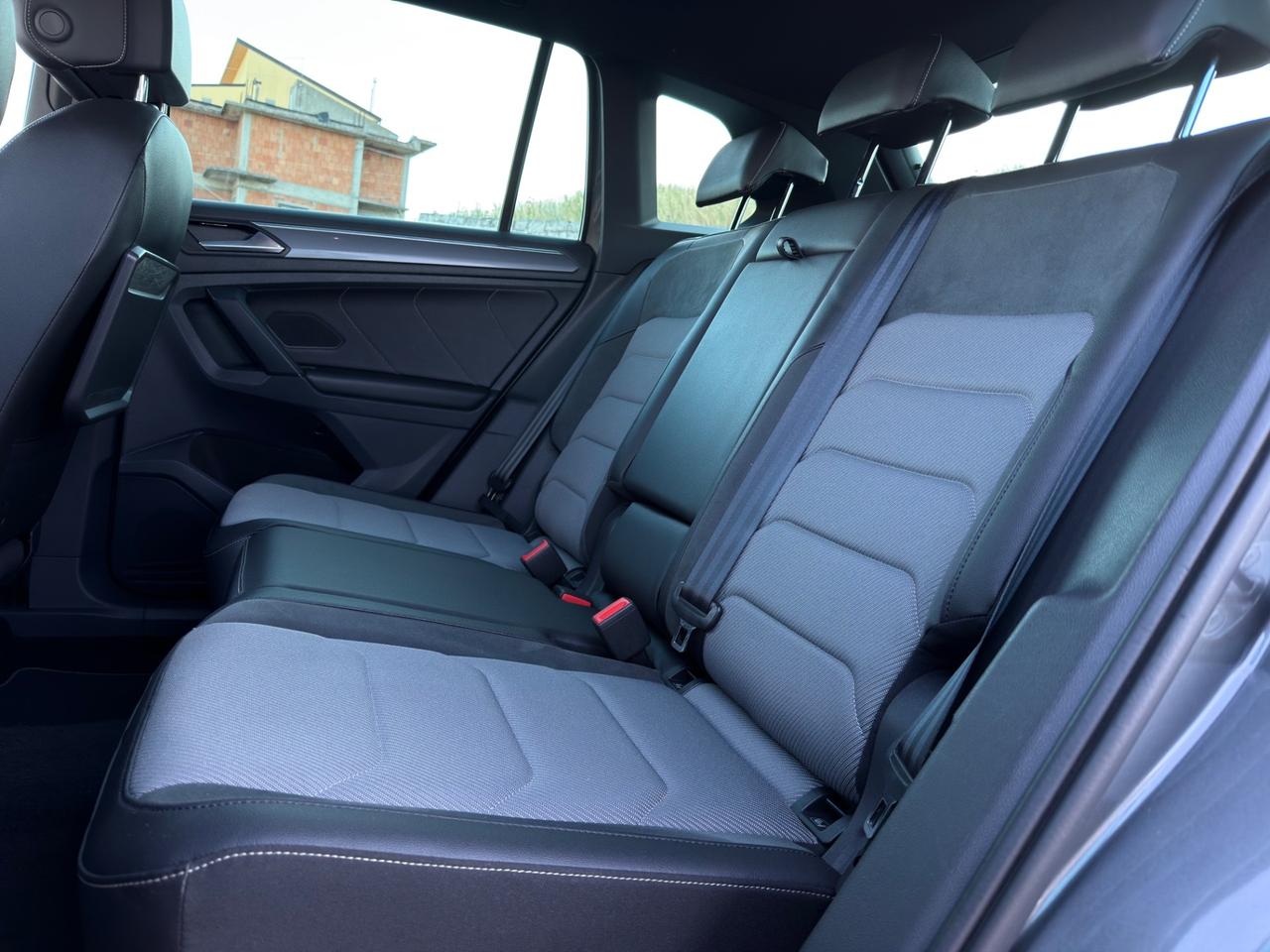 Volkswagen Tiguan 2.0 TDI 150cv DSG 4MOTION R-Line