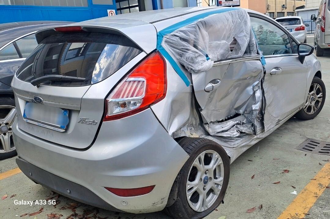 Ford Fiesta 1.4 5 porte Bz.- GPL Black & White Edition