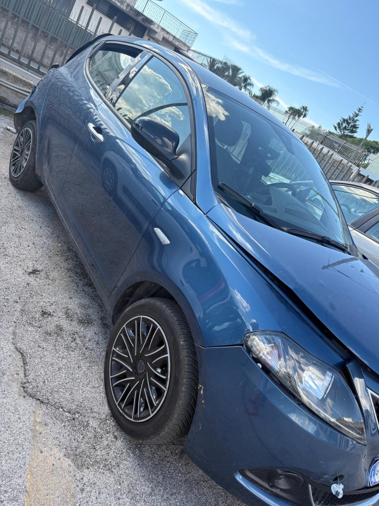 Lancia Ypsilon 1.0 Firefly Hybrid Gold 70CV