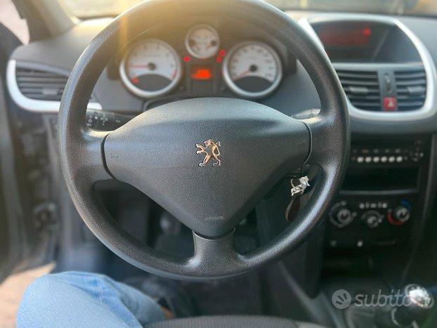 Peugeot 207 1.4 vti 95cv- 2010