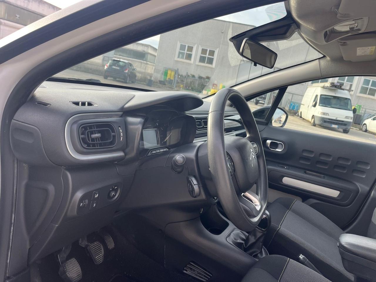 Citroen C3 BlueHDi Shine abbinata a Carrattrezzi