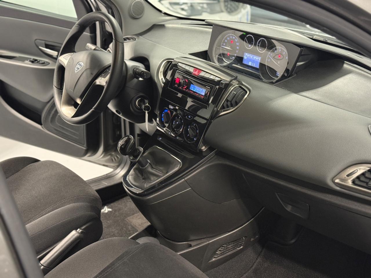 Lancia Ypsilon 1.2 69 CV 5 porte Platinum