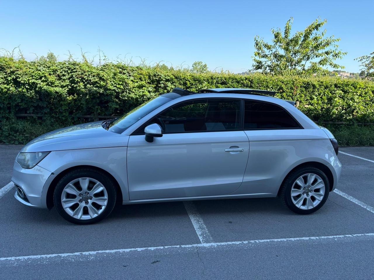 Audi A1 1.6 TDI 105 CV Attraction 281.000 KM TETTUCCIO APRIBILE