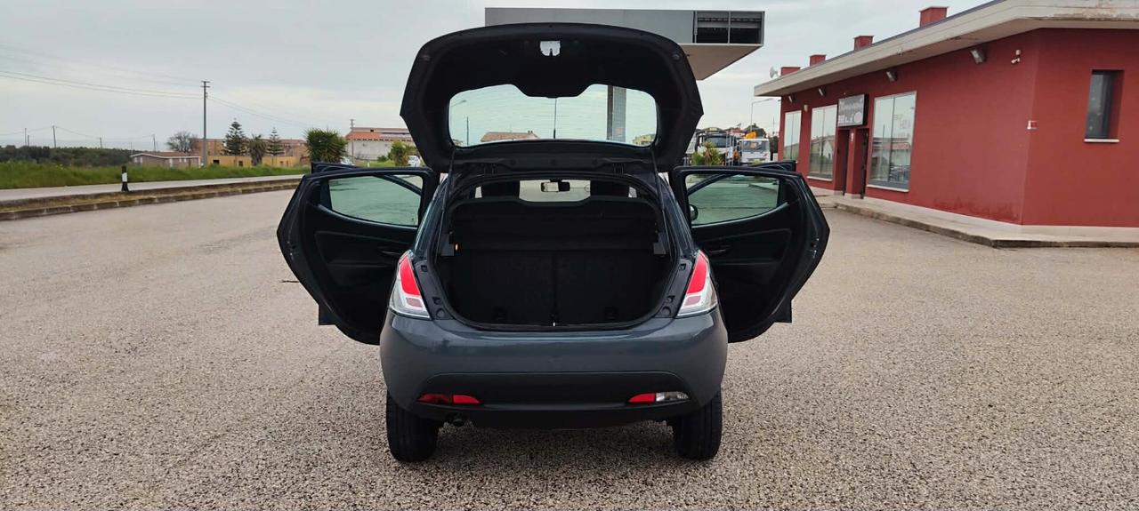 Lancia Ypsilon 0.9 TwinAir 85 CV 5 porte Metano Ecochic Gold