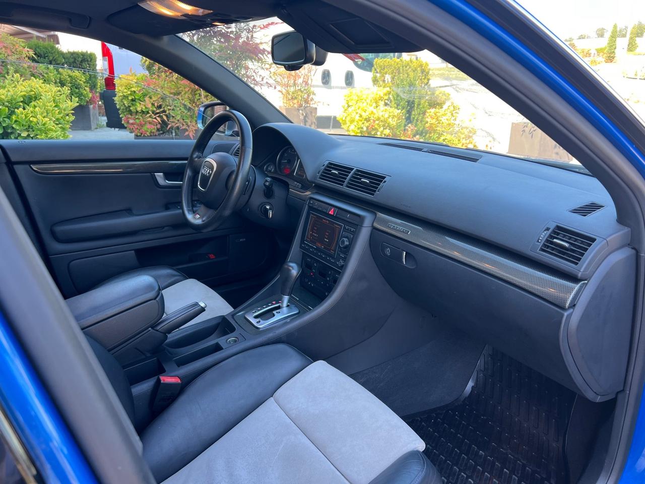 Audi A4 S4 4.2 V8 quattro Sedan Facelift