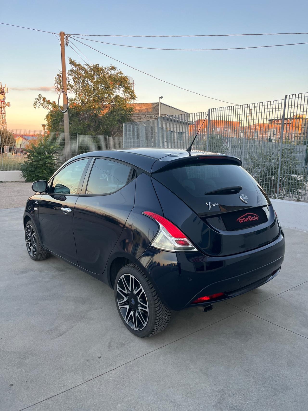 Lancia Ypsilon 1.2 69 CV 5 porte Mya