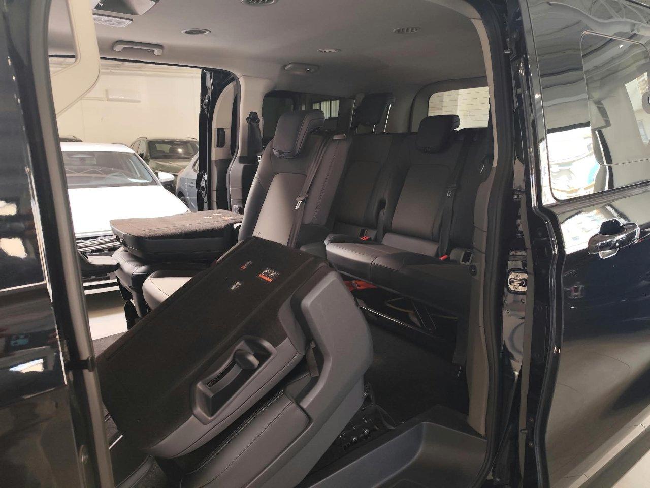 VOLKSWAGEN T7 Caravelle e-Caravelle Window Short Life electric 160kW 340 cv automatic 3100mm