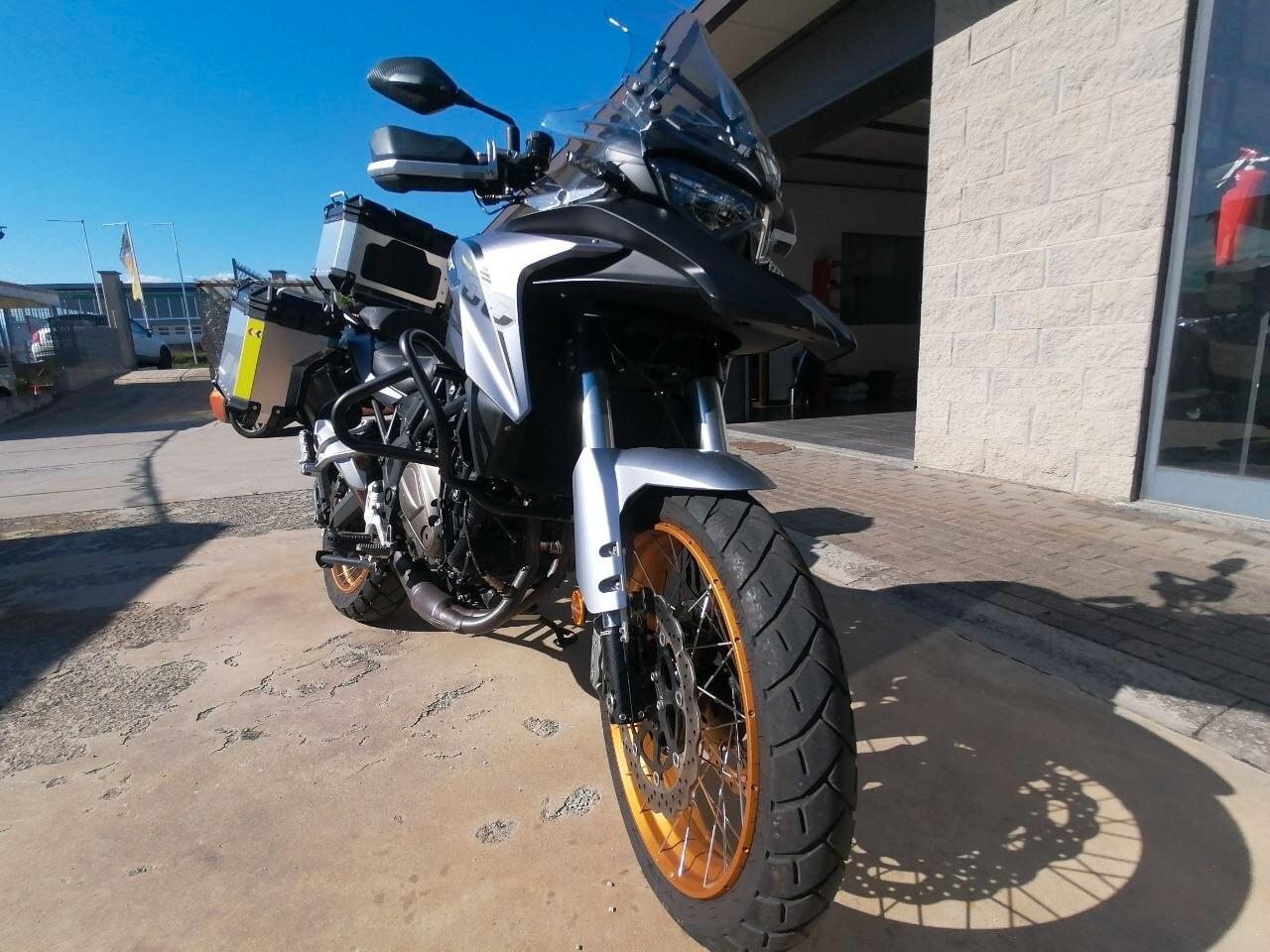 Qj Motor SRT 700 X