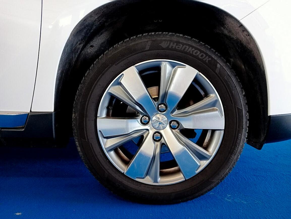 Peugeot 2008 1.2 82cv ALLURE TETTO PANORAMICO UNIPROPR