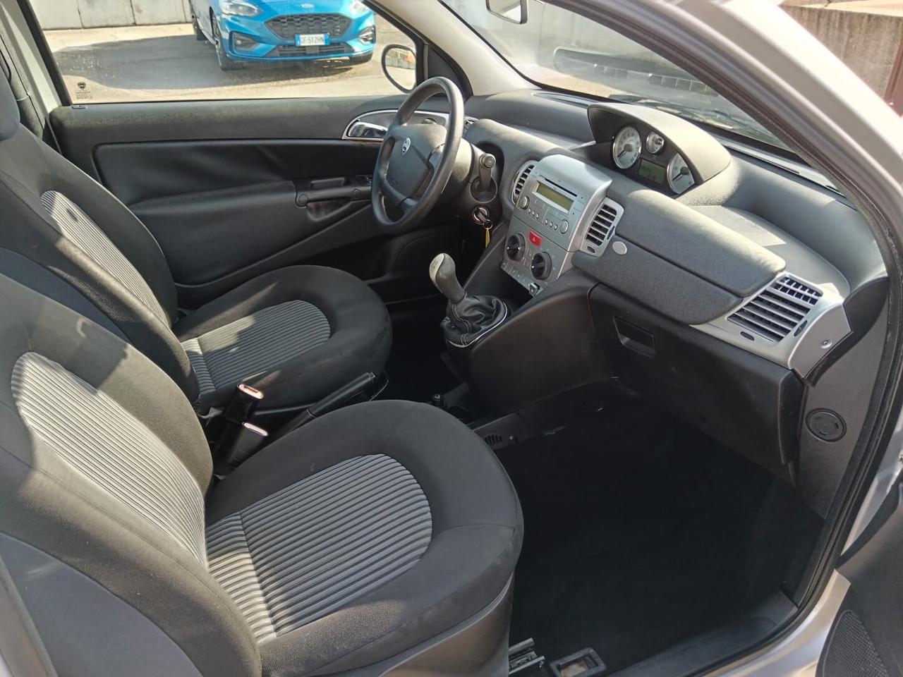 Lancia Ypsilon 1.3 MJT 75 CV Argento