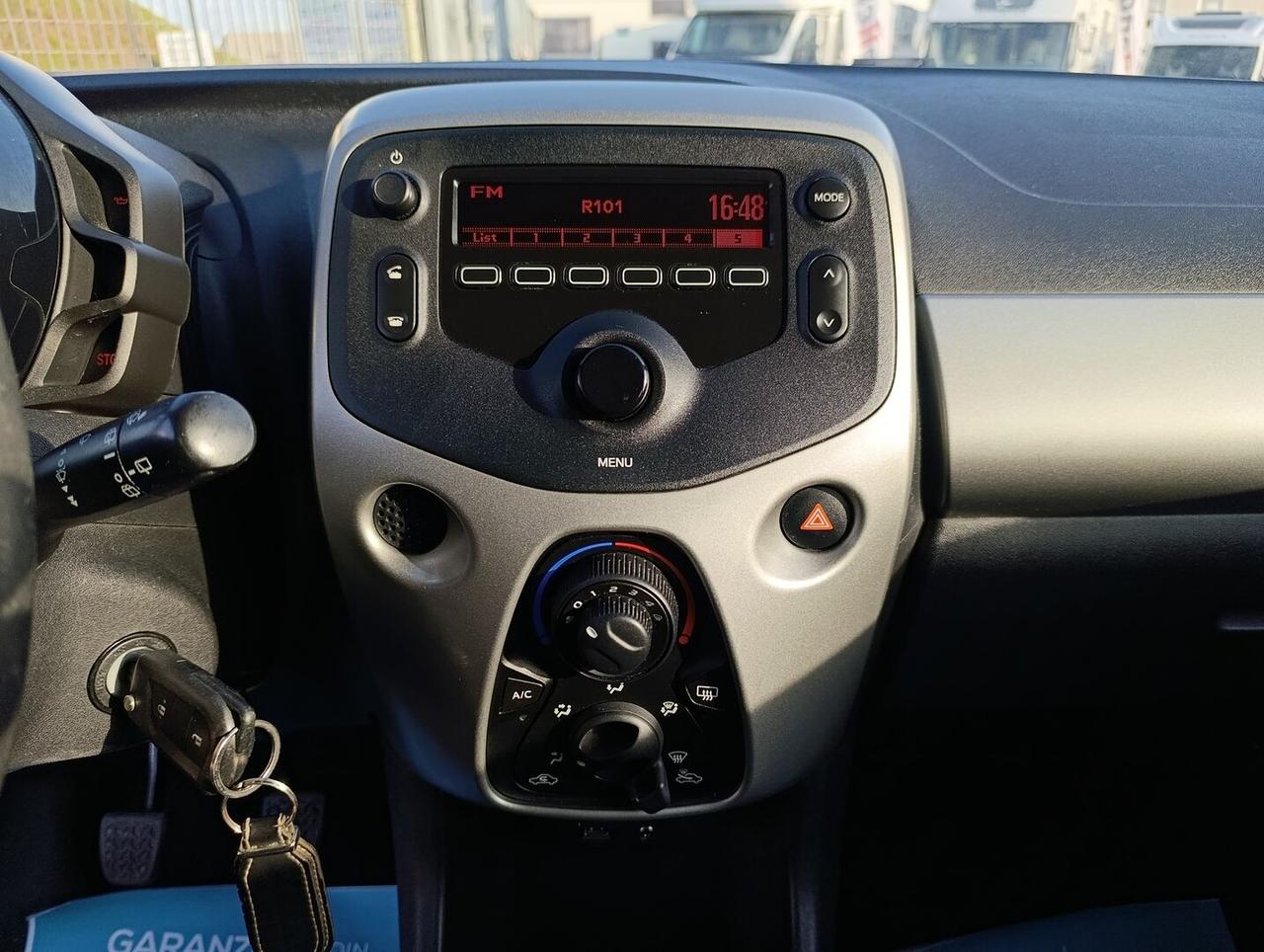 Toyota Aygo I 2012 Aygo 1.0 Lounge connect 3p