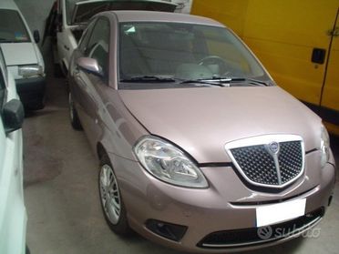 Lancia Ypsilon 1.2 8V Oro