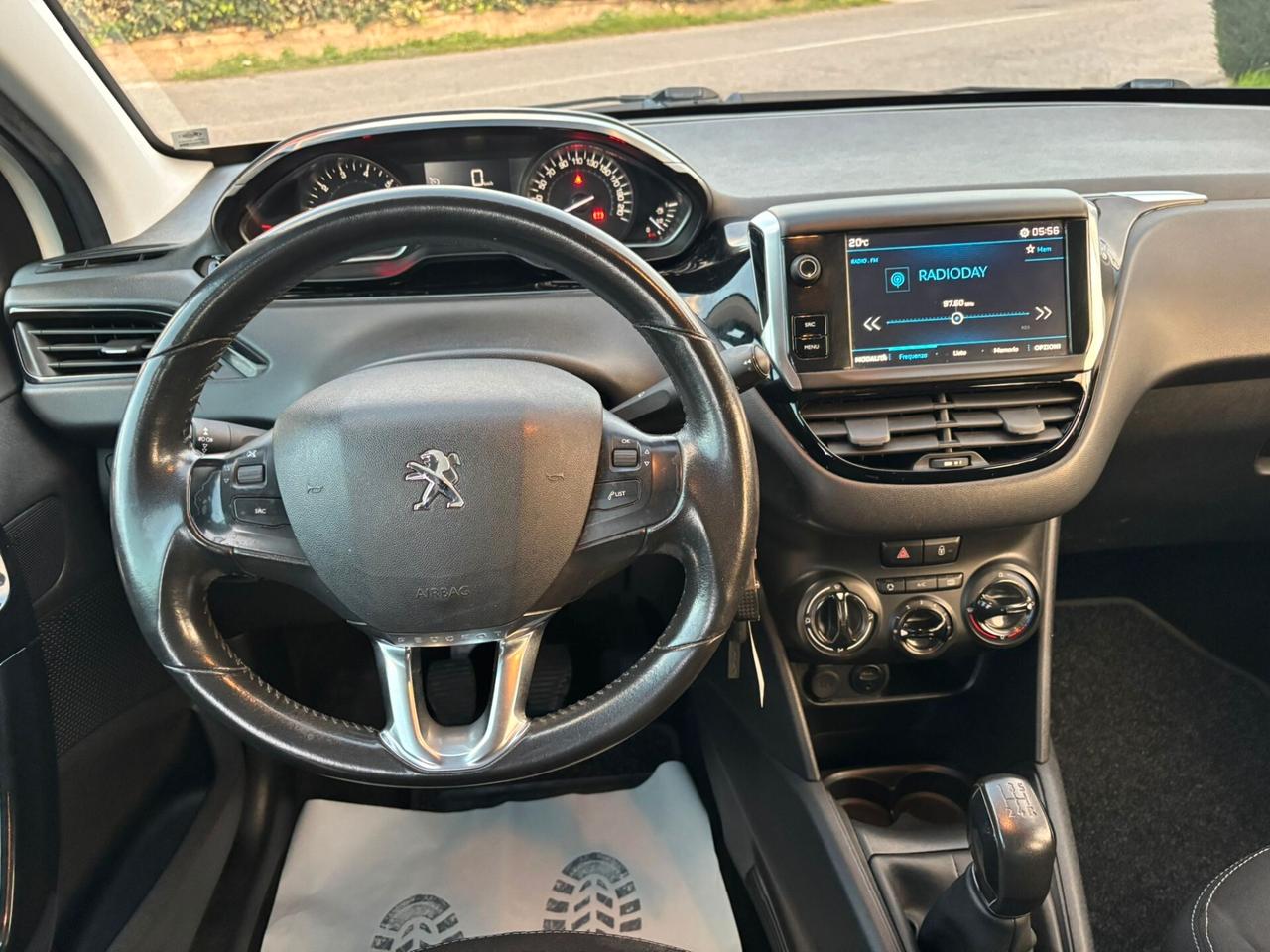 Peugeot 208 PureTech 82 5p. GPL Allure