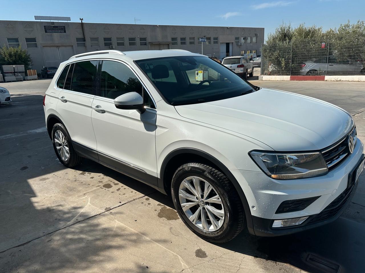Volkswagen Tiguan 2.0 TDI SCR DSG 4MOTION Business BMT