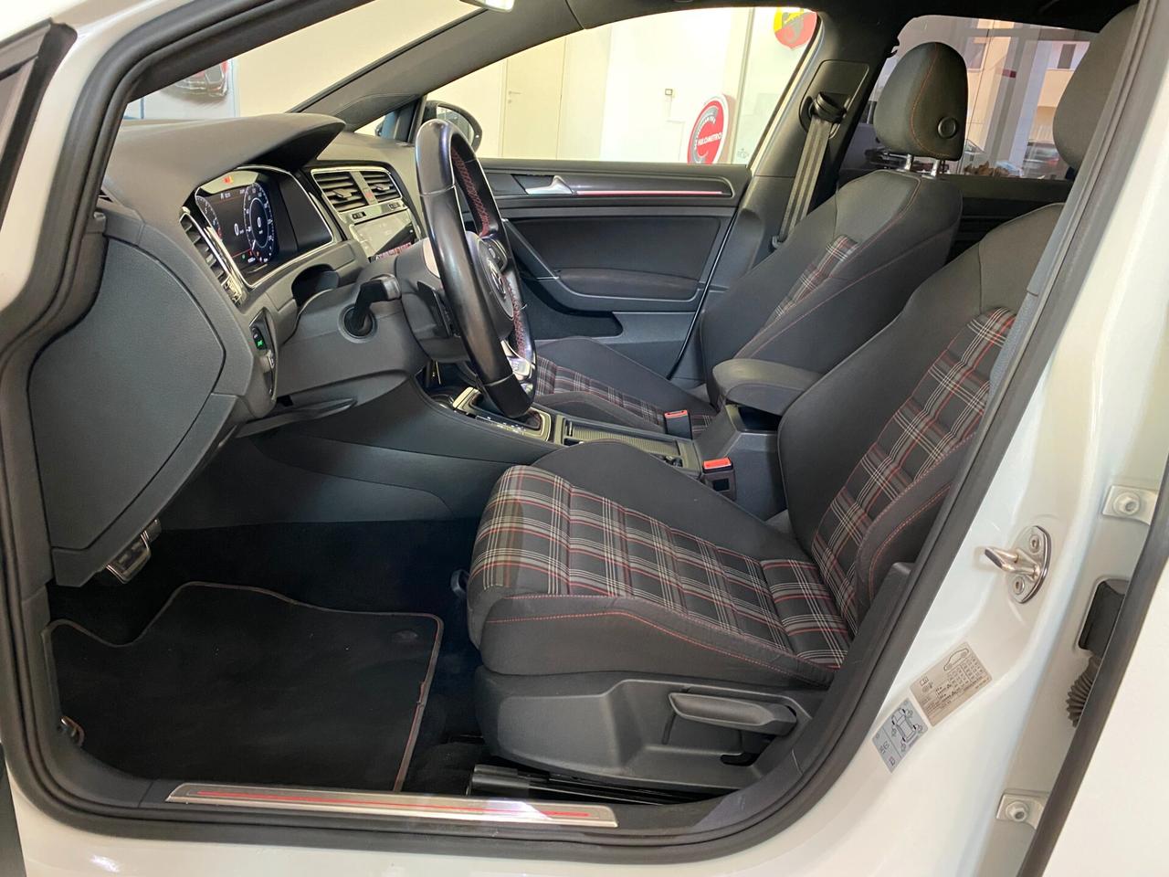 Volkswagen Golf GTI Performance 2.0 TSI 245 CV DSG