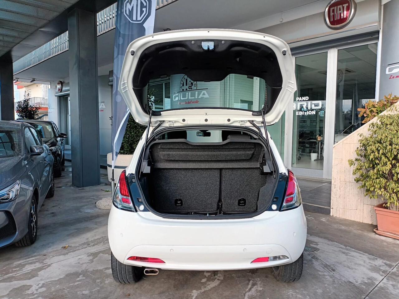 Lancia Ypsilon 1.0 PLATINO Hybrid 70 CV