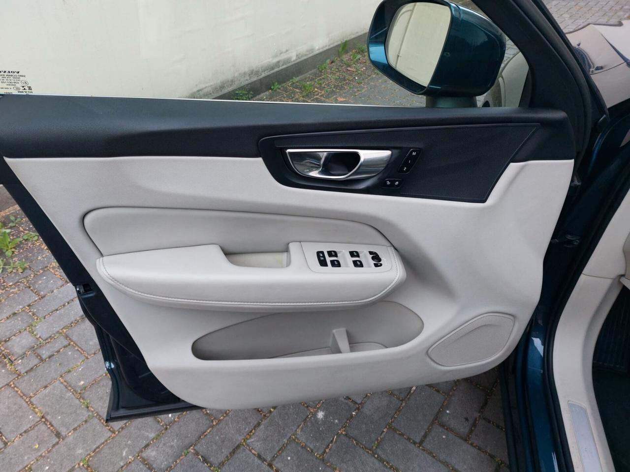 Volvo XC 60 XC60 2.0 b4 Plus Bright awd auto