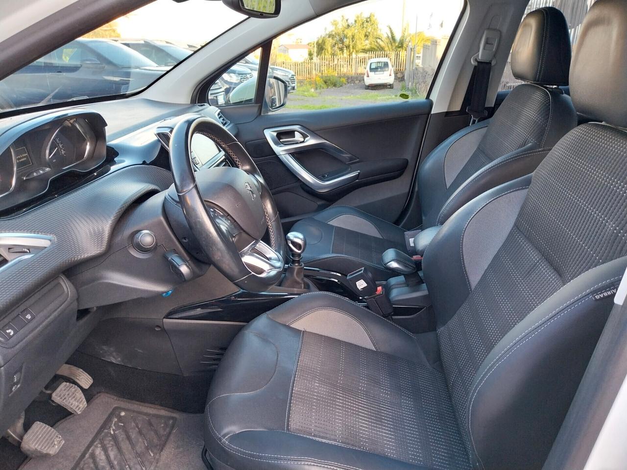 PEUGEOT 2008 1.6 DIESEL SOLO 90.000 KM ALLURE 2019