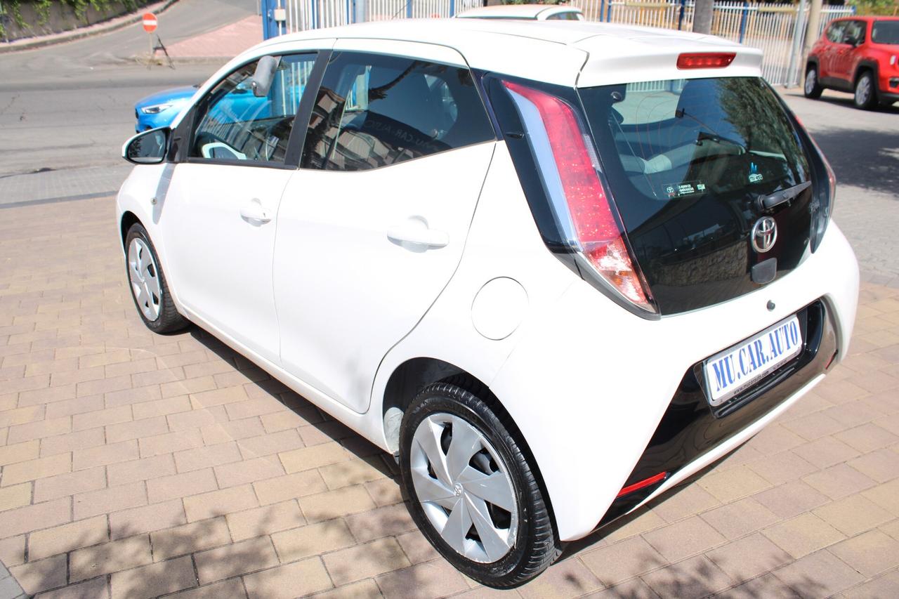 Toyota Aygo 1.0 VVT-i 69 CV 5 porte x-play