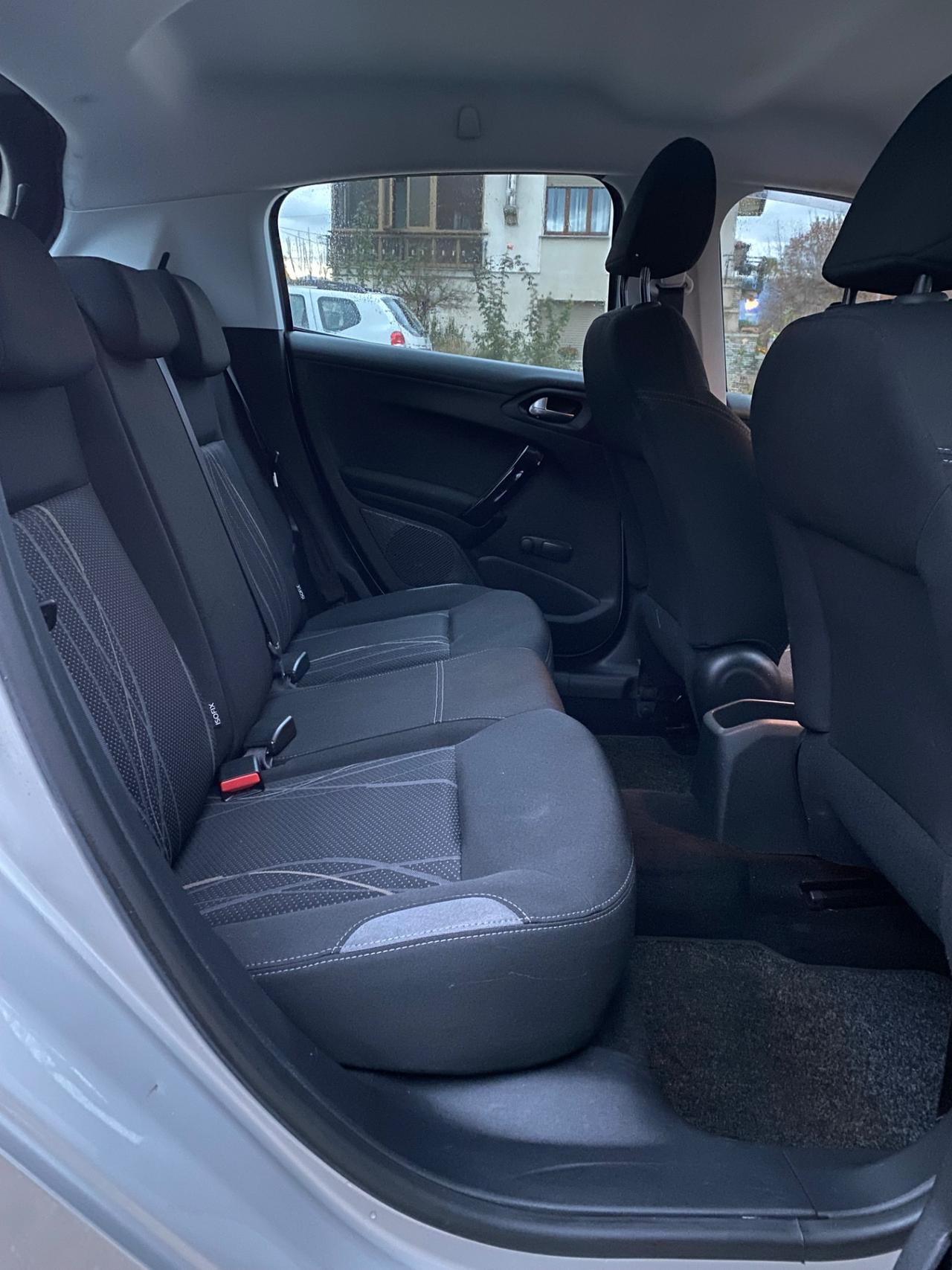 Peugeot 208 PureTech 82 5 porte Allure