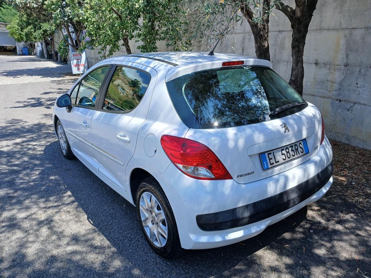 Peugeot 207 1.4 HDi 70CV 5p. Active