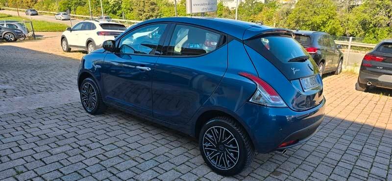 Lancia Ypsilon 1.0 70cv Hybrid GOLD