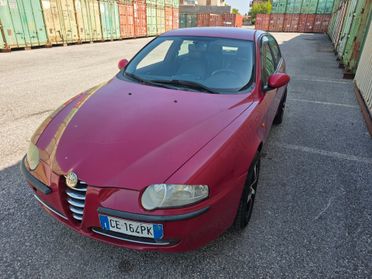 Alfa Romeo 147 1.6i 16V Twin Spark cat 5p. Distinctive PELLE