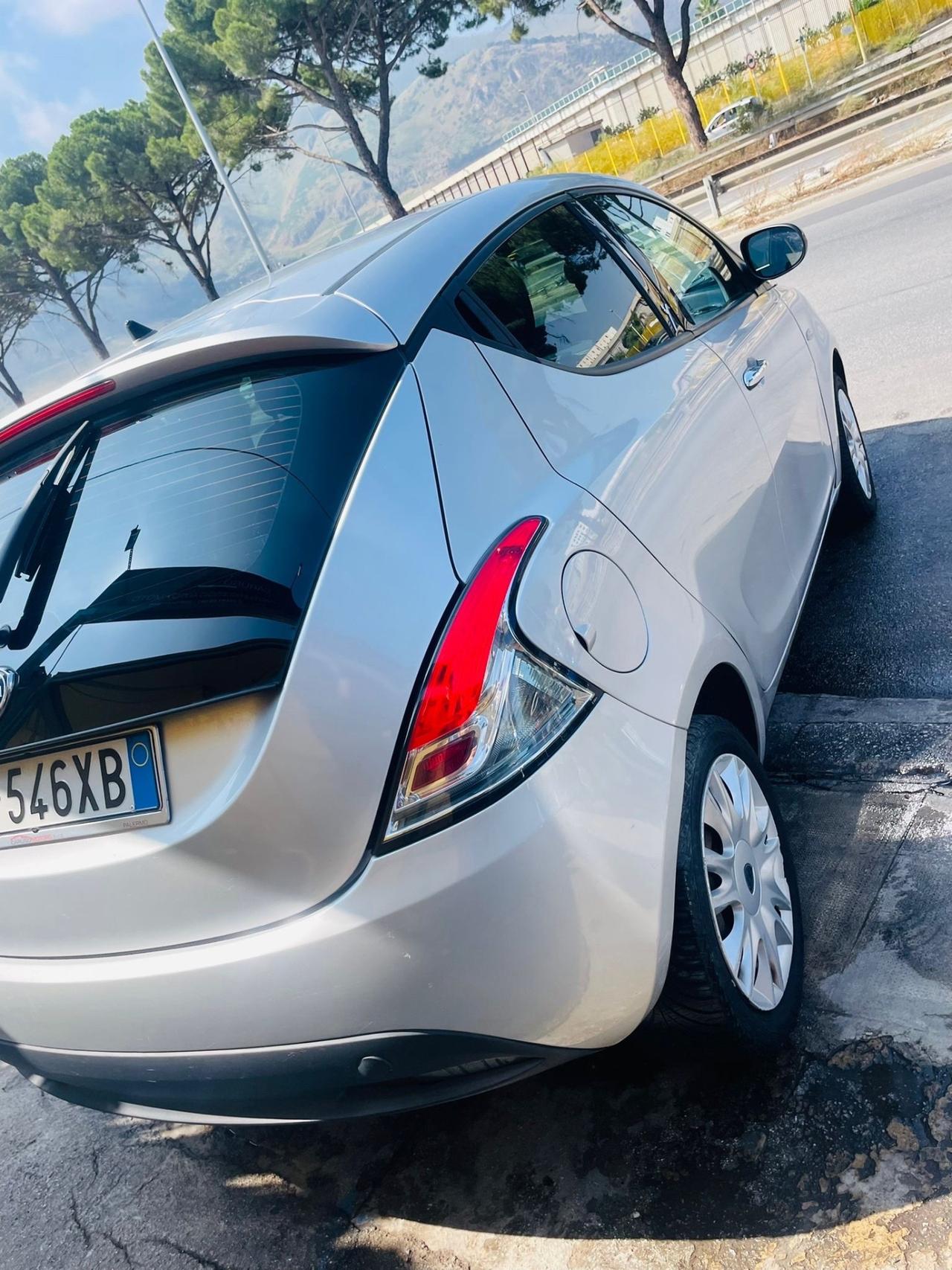 Lancia Ypsilon 1.2 69 CV 5 porte S&S Silver