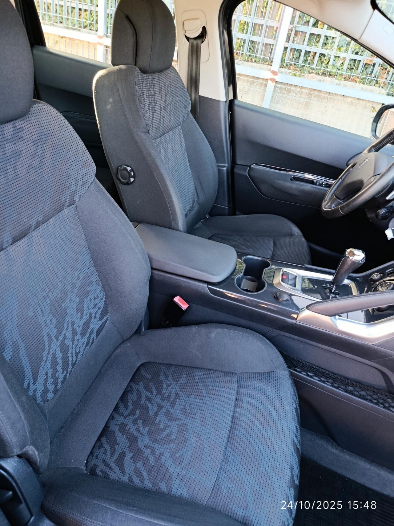 Peugeot 3008 1.6 e-HDi 115CV cambio robotizzato S.&S. Business 5700 senza garanzia 6600 con garanzia