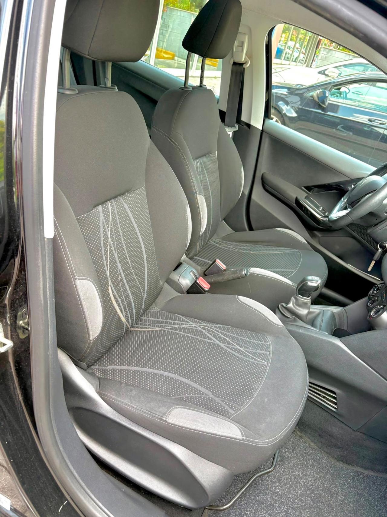 Peugeot 208 5p 1.2 82cv ok neopatentati