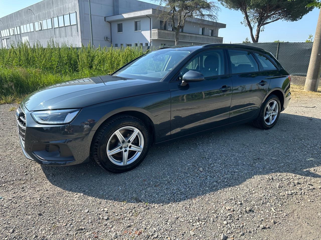 Audi A4 Avant 40 TDI quattro S tronic Business Advanced
